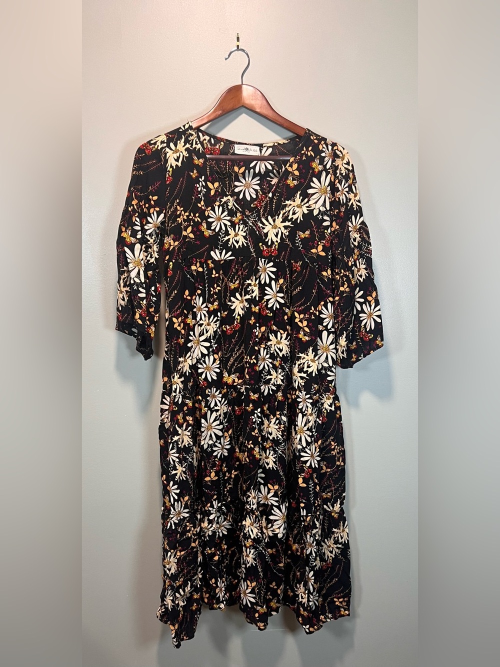 Natural Life oversized Black Floral Midi Dress with White Daisy Print
Small